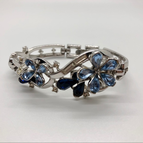 Sold! Vintage Costume Jewelry Bracelet - Picture 2 of 8